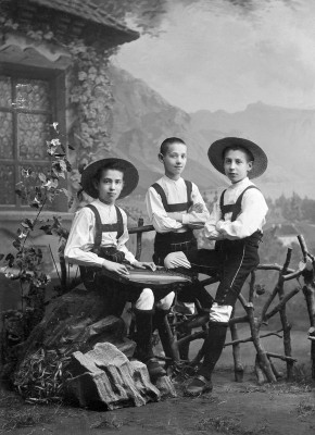 Buben in Tracht, © IMAGNO/Austrian Archives