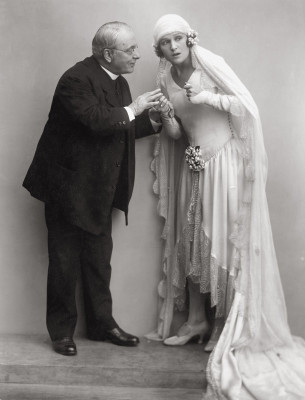 Hugo Thimig und Nora Gregor in Dreimal Hochzeit, © IMAGNO/Österreichisches Theatermuseum