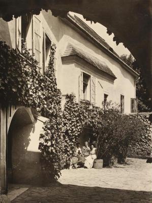 Innenhof in Grinzing, © IMAGNO/Austrian Archives