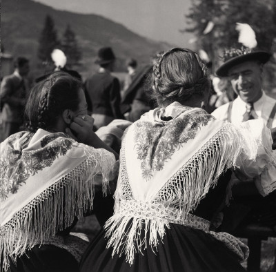 Frauen mit Trachtentüchern, © IMAGNO/Franz Hubmann