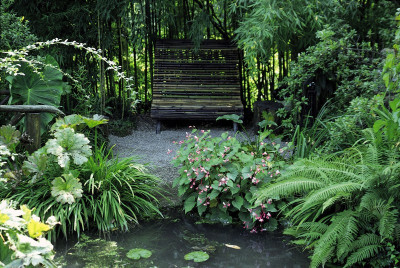 Bank im Garten von André Heller in Gardone, © IMAGNO/Franz Hubmann