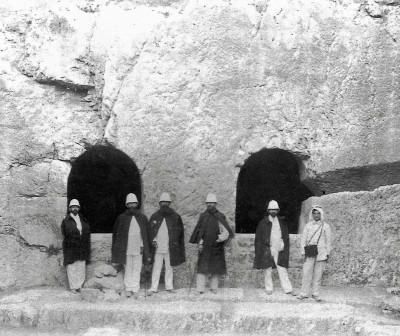 Theodor Herzl und die Delegation bei den Königsgräbern in Jerusalem, © IMAGNO/Austrian Archives