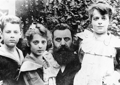 Theodor Herzl mit seinen Kindern, © IMAGNO/Austrian Archives