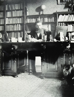 Theodor Herzl am Schreibtisch seines Arbeitszimmers, © IMAGNO/Austrian Archives
