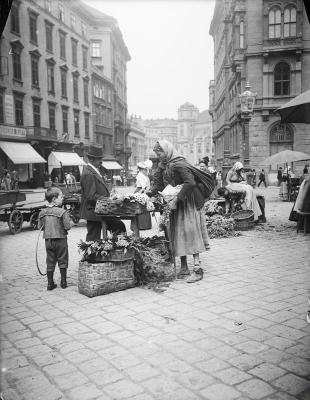 Blumenfrau am Hof, © IMAGNO/Archiv Setzer-Tschiedel