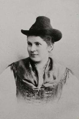 Brustbild einer Frau in Tiroler Tracht, © IMAGNO/Austrian Archives