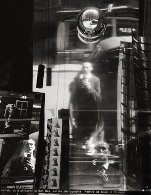Franz Hubmann im spiegelnden Fenster, © IMAGNO/Franz Hubmann