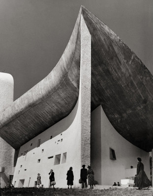 Die Kirche Notre-Dame-du-Haut von Le Corbusier, © IMAGNO/Franz Hubmann