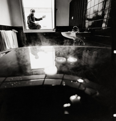 Friedensreich Hundertwasser in seinem Badezimmer, © IMAGNO/Christian Skrein