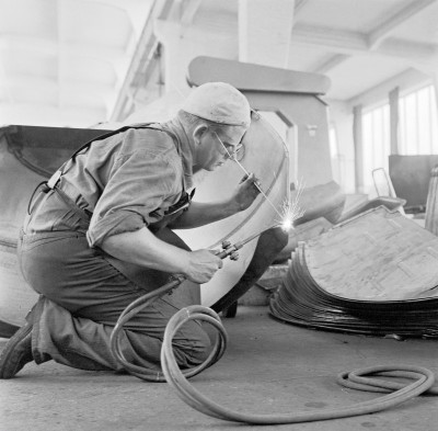 Arbeiter in einem Stahlwerk, © IMAGNO/Barbara Pflaum