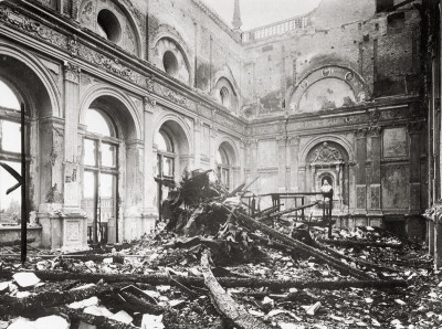 Der ausgebrannte Justizpalast in Wien, © IMAGNO/Austrian Archives