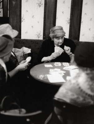 Kartenspielerinnen im Cafe Hawelka in Wien, © IMAGNO/Franz Hubmann