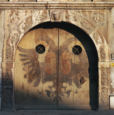 Renaissance-Portal aus rotem Marmor, © IMAGNO/Gerhard Trumler