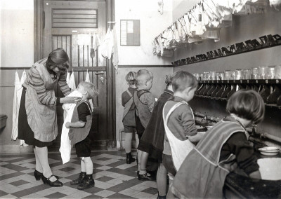Waschen im Kindergarten, © IMAGNO/Austrian Archives (S)