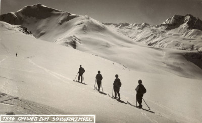Skitouristen auf dem Weg zum Schwarzkogel, © IMAGNO/Austrian Archives