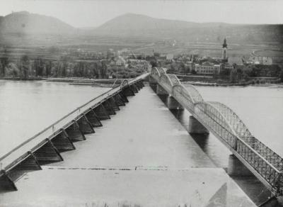 Straßenbrücke über die Donau, © IMAGNO/Austrian Archives