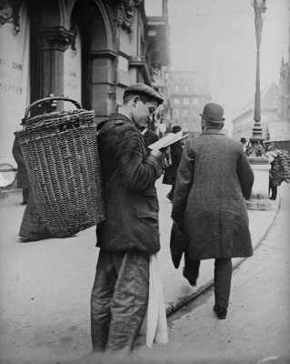 Ein Bäckerlehrling, © IMAGNO/Austrian Archives