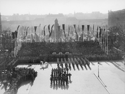 Truppenparade auf dem Heldenplatz, © IMAGNO/Austrian Archives