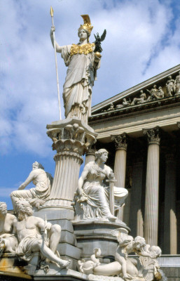 Statue der Pallas Athene vor dem Parlament, © IMAGNO/Dagmar Landova