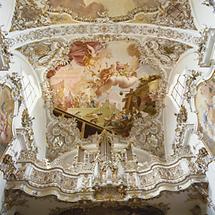 Orgel und Deckenfresken in der Klosterkirche