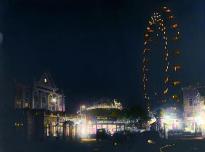 Wiener Riesenrad und Lustspieltheater bei Nacht, © IMAGNO/Öst. Volkshochschularchiv