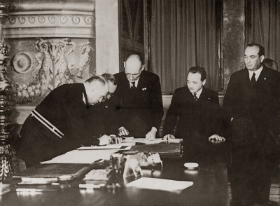 Unterzeichnung der Römischen Protokolle, © IMAGNO/Austrian Archives