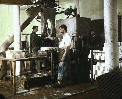 Brikettsalzpresse, © IMAGNO/Öst. Volkshochschularchiv