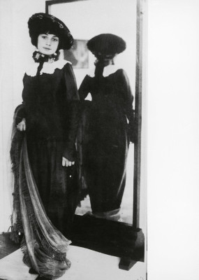 Gerti Schiele vor dem Spiegel, © IMAGNO/Austrian Archives