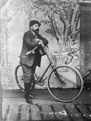 Arthur Schnitzler mit Fahrrad, © IMAGNO/Austrian Archives