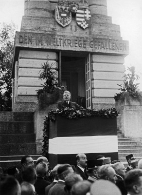 Kurt Schuschnigg bei der Ansprache, © IMAGNO/Austrian Archives