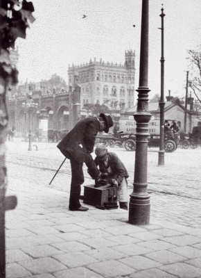 Schuhputzer vor dem Nordbahnhof, © IMAGNO/Austrian Archives