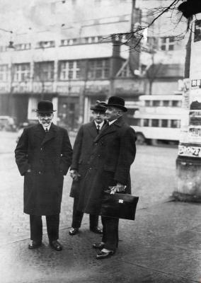 Ernst Streeruwitz, sein Sohn und Fritz Tilgner, © IMAGNO/Austrian Archives (S)