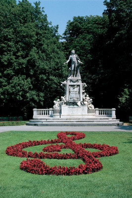 Mozart-Denkmal im Burggarten, © IMAGNO/Dagmar Landova
