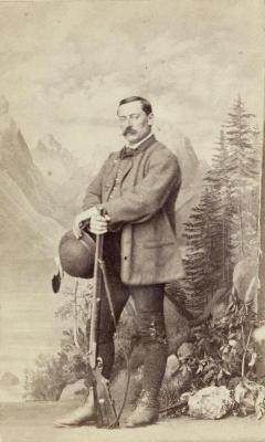 Mann in Jägerkleidung mit Gewehr, © IMAGNO/Austrian Archives