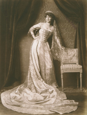 Gräfin Esterházy-Wrbna in Tracht, © IMAGNO/Austrian Archives