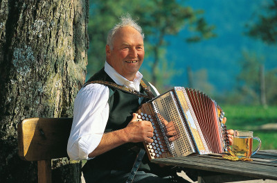 Beim Mostheurigen in Kirchweg, © IMAGNO/Gerhard Trumler