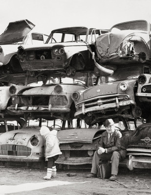 Autofriedhof in der Triesterstrasse, © IMAGNO/ÖNB/Harry Weber