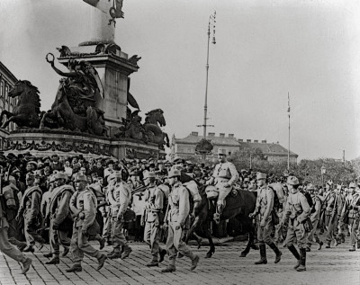 Infanterieregiment auf dem Praterstern, © IMAGNO/Austrian Archives