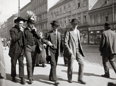 Junge Rekruten mit Hutschmuck, © IMAGNO/ÖNB