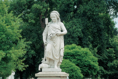 Statuen im Schlosspark von Wieselburg, © IMAGNO/Gerhard Trumler