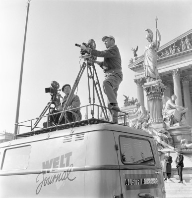 Ein Filmteam dreht für die Wochenschau, © IMAGNO/Barbara Pflaum