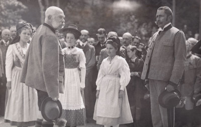 Graf Wurmbrand hält für Kaiser Franz Joseph I. eine Ansprache, © IMAGNO/Austrian Archives