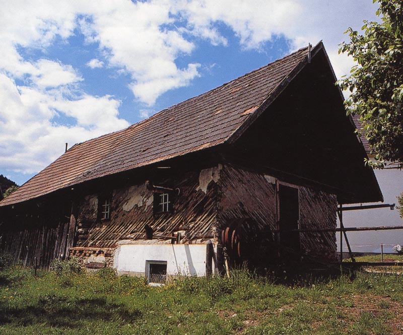 'Altehrwürdiges' Wirtschaftsgebäude in Schörgendorf