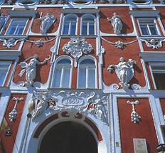 Hacklhaus mit Barockfassade am Hauptplatz