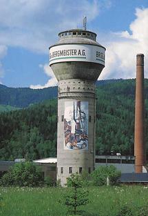 Wahrzeichen von Niklasdorf - der Wasserturm der Firma Brigl & Bergmeister