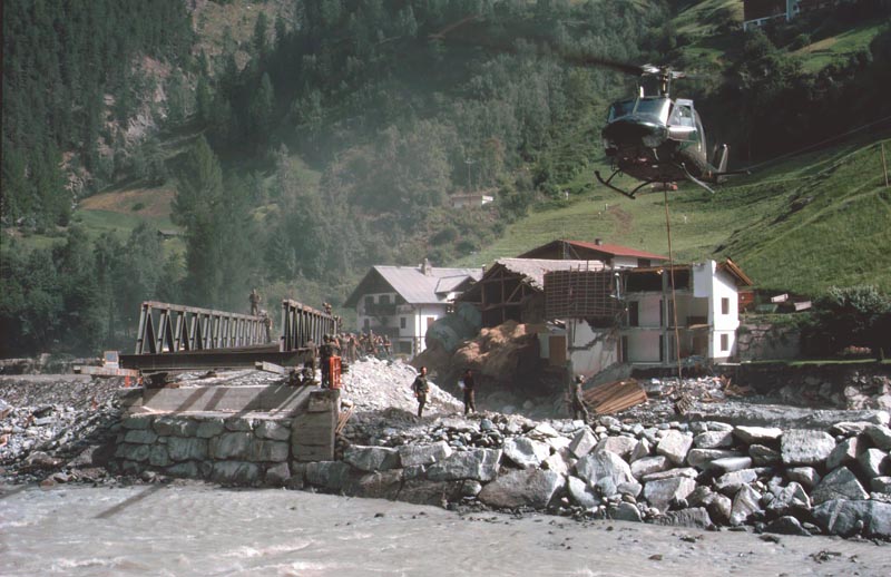 Bild 'RedakII_009_Hochwassereinsatz_im_Oetzta_1l'