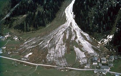 Lawine in Neustift im Stubaital/Tirol