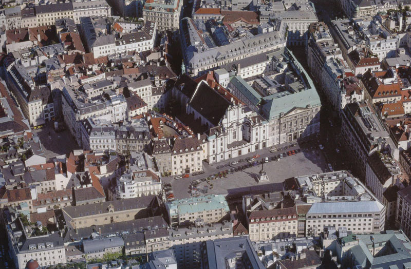 Imagini pentru am hof platz wien