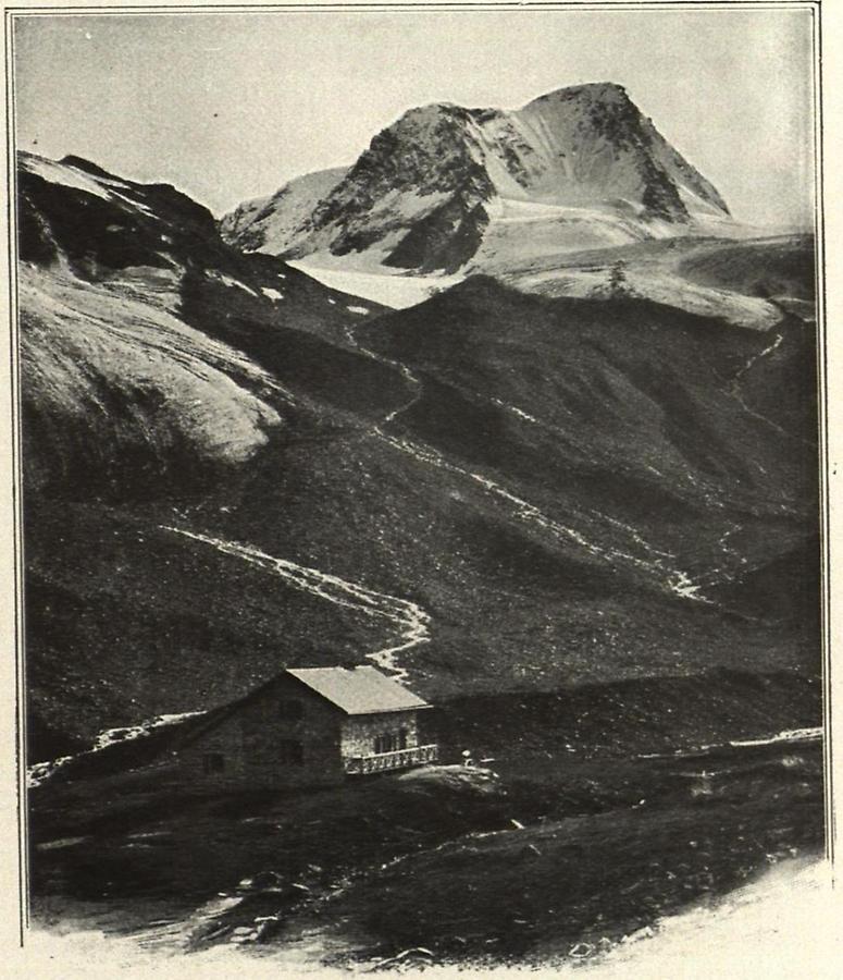 Illustration Stubai: Dresdnerhütte mit der Schaufelspitze