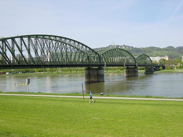 Linz, Eisenbahnbrücke